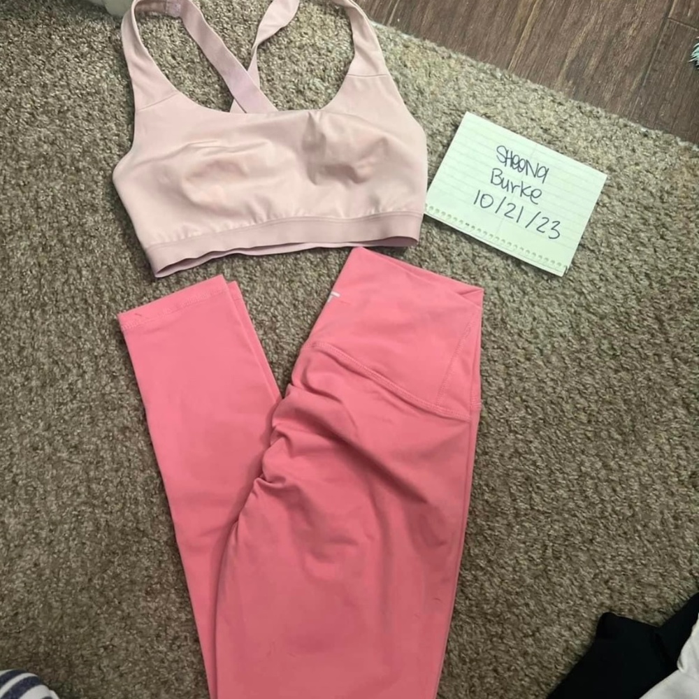 Echt light pink leggings and lighter pink sports bra